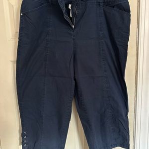 Women’s navy blue size 18 capris. Avenue brand